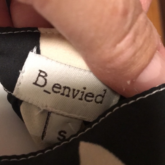 Pants and blouse - Picture 9 of 9